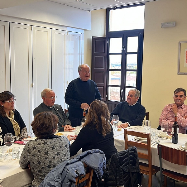 Profesores de religión de diferentes generaciones celebran un día de formación y convivencia