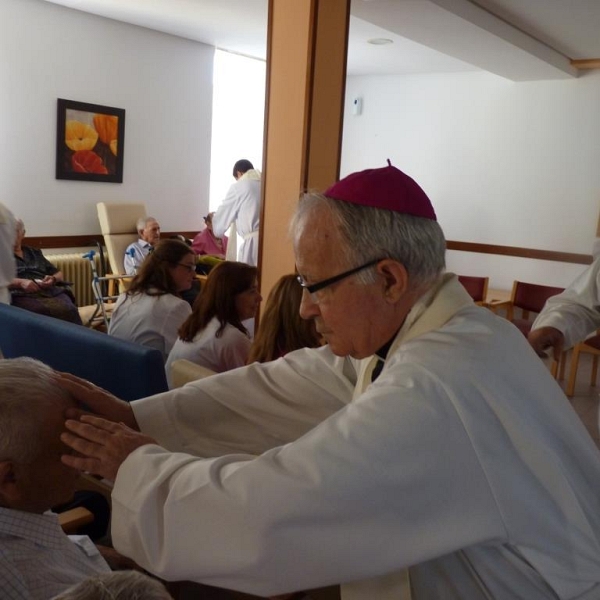 Unción de enfermos en la Residencia de Villarrín