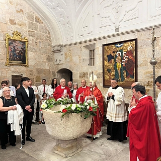 Treinta y tres adultos reciben el don del Espíritu en Pentecostés