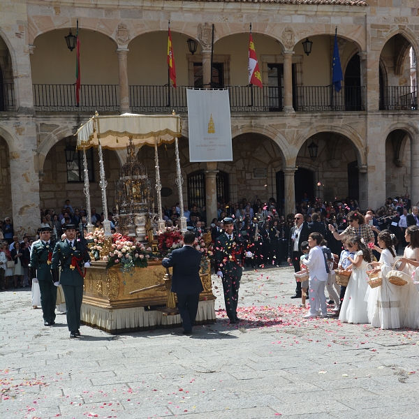 Un Corpus que dejó pequeña la Catedral