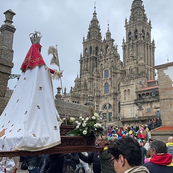 Medio millar de zamoranos en Santiago acompañando a la Virgen de la Concha