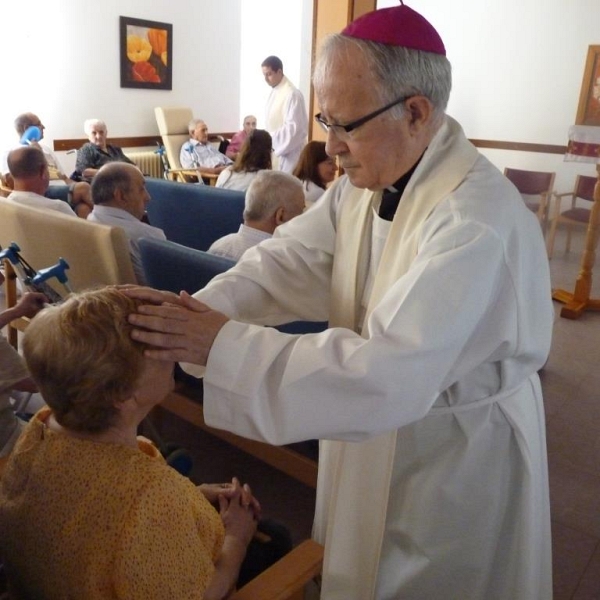 Unción de enfermos en la Residencia de Villarrín