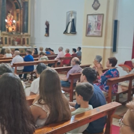 La comunidad de San Pelayo, de Cañizo, se une en oración por las víctimas de los incendios