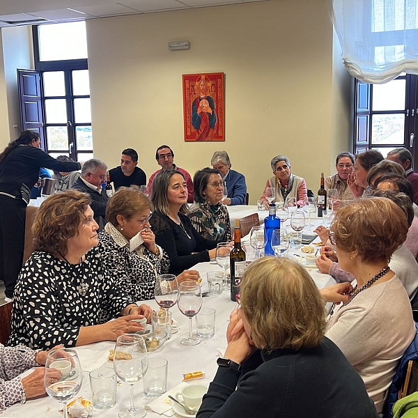 Profesores de religión celebran un día de formación y convivencia con sus compañeros jubilados