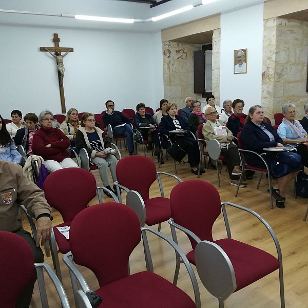 Mesa redonda: jóvenes en misión