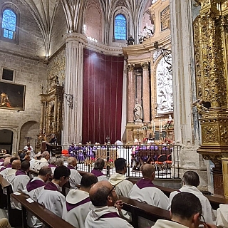 La catedral se llena para despedir a Benedicto XVI