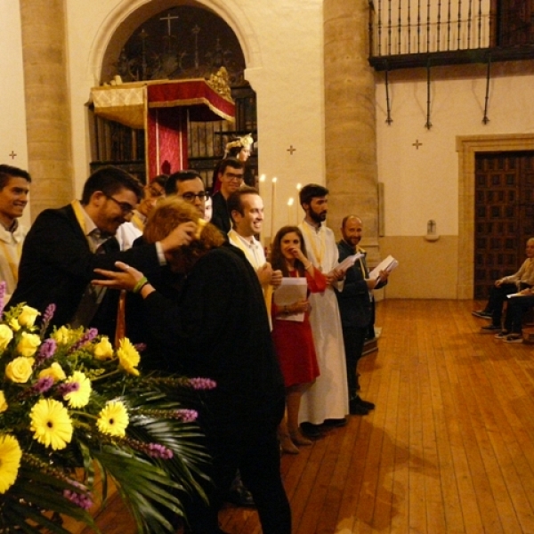 Imposición de medallas a los hermanos de la Asociación Virgen de la Saleta