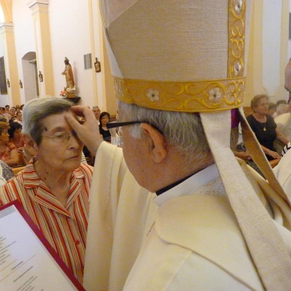 Eucaristía y unción en la iglesia de Villarrín