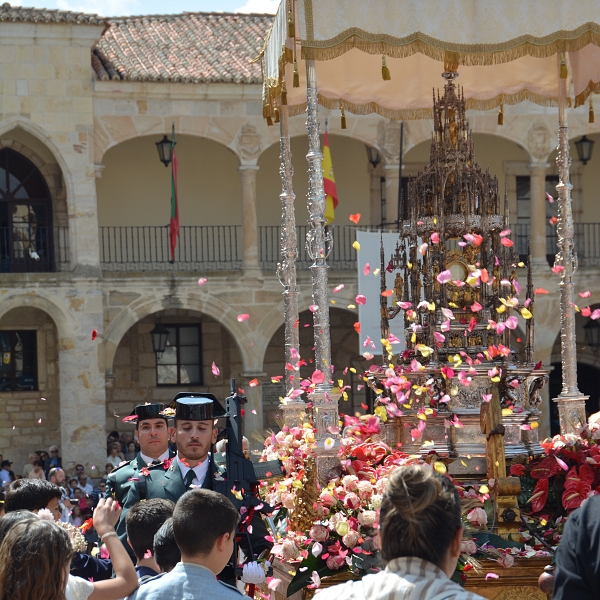 Un Corpus que dejó pequeña la Catedral