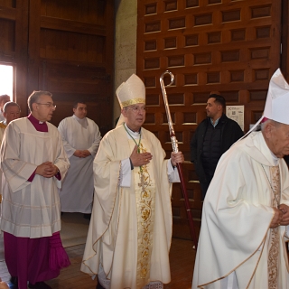 La iglesia de San Andrés reúne al presbiterio zamorano en torno a la Misa Crismal