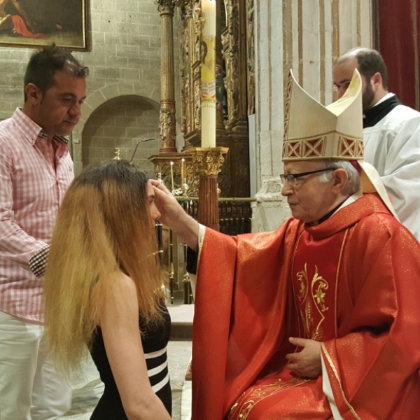 Vigilia de Pentecostés y confirmaciones de adultos