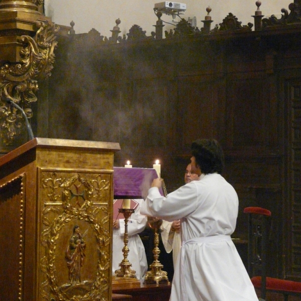 El obispo preside la vigilia de la Inmaculada en la iglesia de San Torcuato