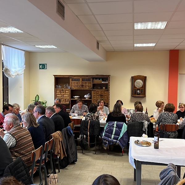 Profesores de religión de diferentes generaciones celebran un día de formación y convivencia