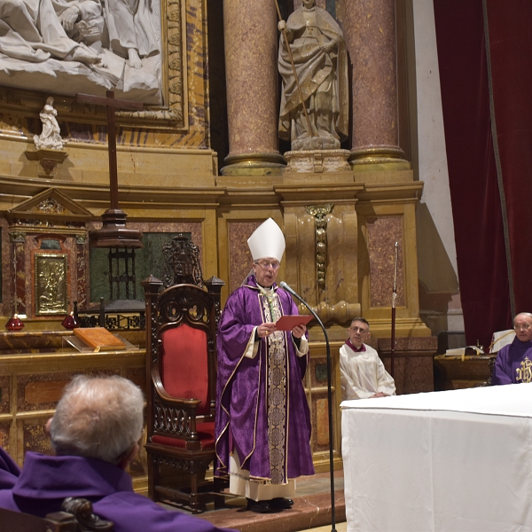 Zamora se despide de Uriarte con la celebración de la misa en la catedral