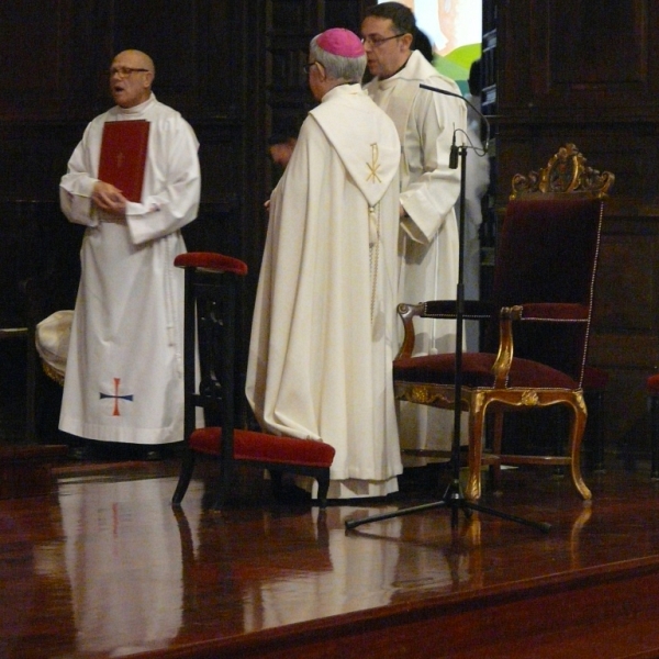 El obispo preside la vigilia de la Inmaculada en la iglesia de San Torcuato