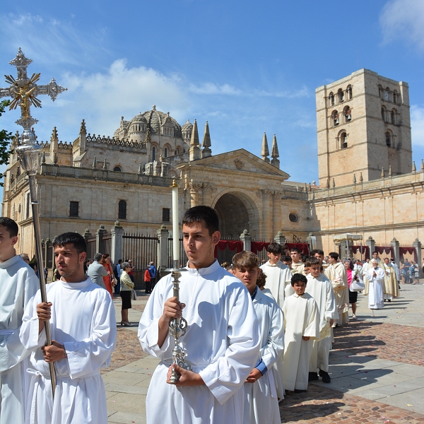 Un Corpus que dejó pequeña la Catedral