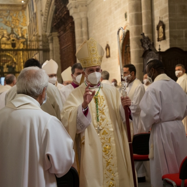 Ordenación y toma de posesión de don Fernando