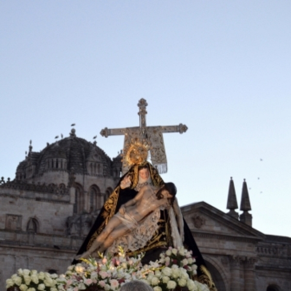 Procesión de Nuestra Madre coronada