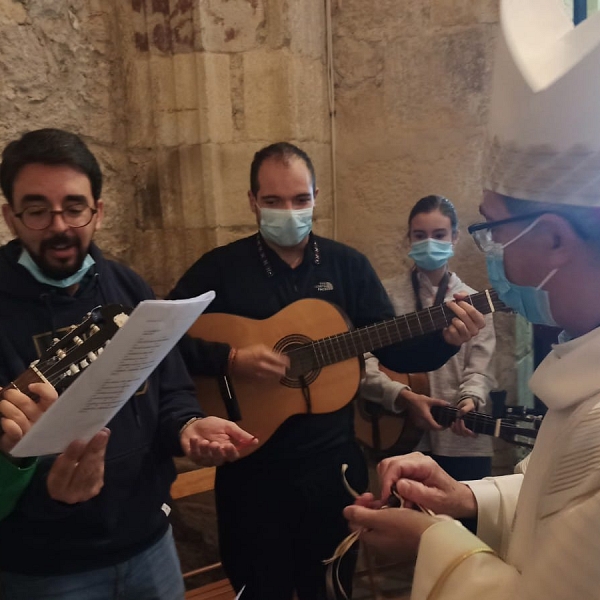 Los jóvenes, al Cristo de Morales