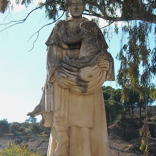 Estatua en el convento de Escalaceli