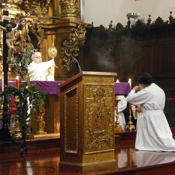 El obispo preside la vigilia de la Inmaculada en la iglesia de San Torcuato