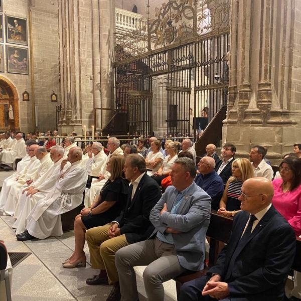 La diócesis inicia el curso con la celebración del rito de la dedicación del altar de la catedral
