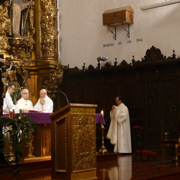 El obispo preside la vigilia de la Inmaculada en la iglesia de San Torcuato