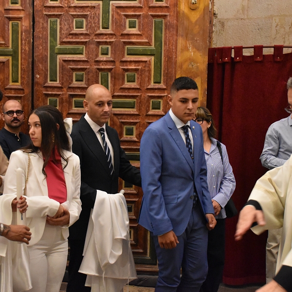 Treinta y tres adultos reciben el don del Espíritu en Pentecostés