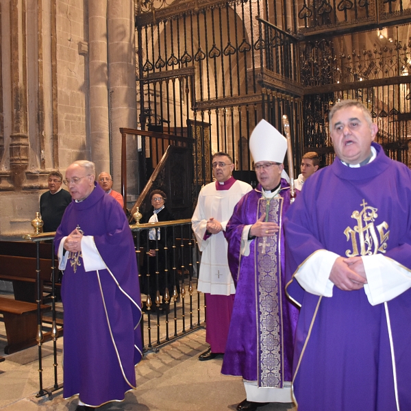 Zamora se despide de Uriarte con la celebración de la misa en la catedral