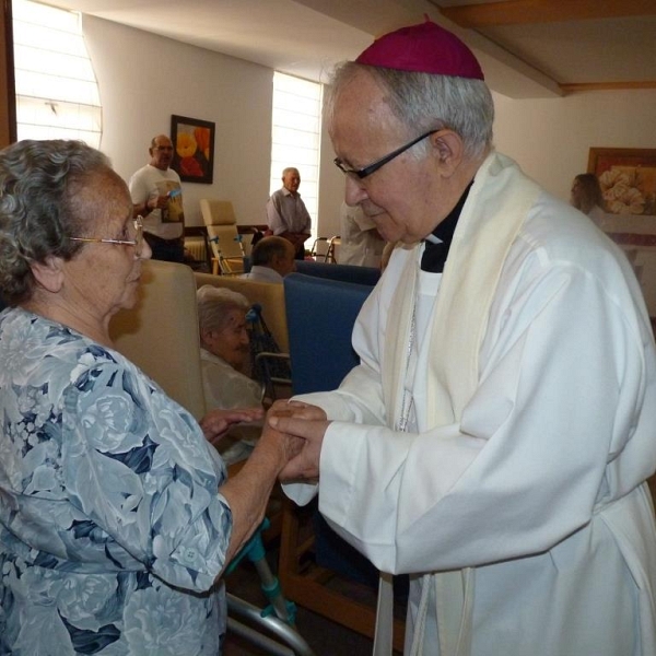 Unción de enfermos en la Residencia de Villarrín