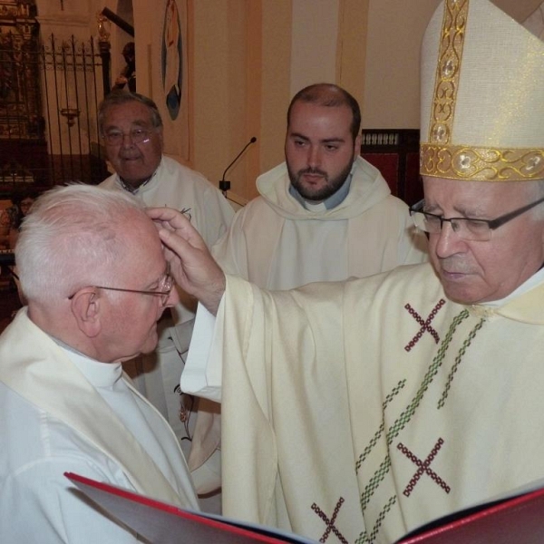 Eucaristía y unción en la iglesia de Villarrín