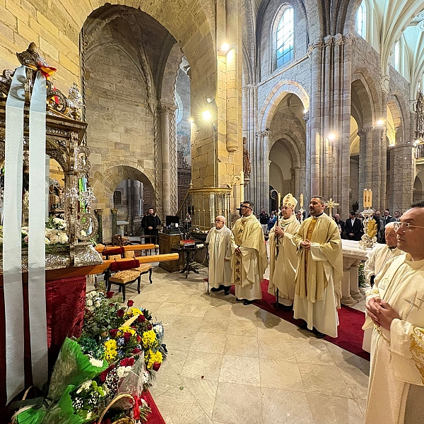 Benavente celebra la Veguilla con una llamada a ser bálsamo y esperanza