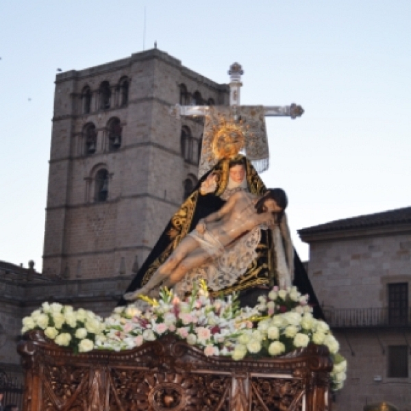 Procesión de Nuestra Madre coronada