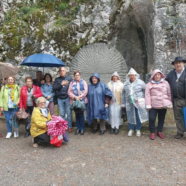 La Hermandad Ferroviaria Católica peregrina con su consiliario a Lourdes