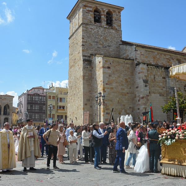 Un Corpus que dejó pequeña la Catedral