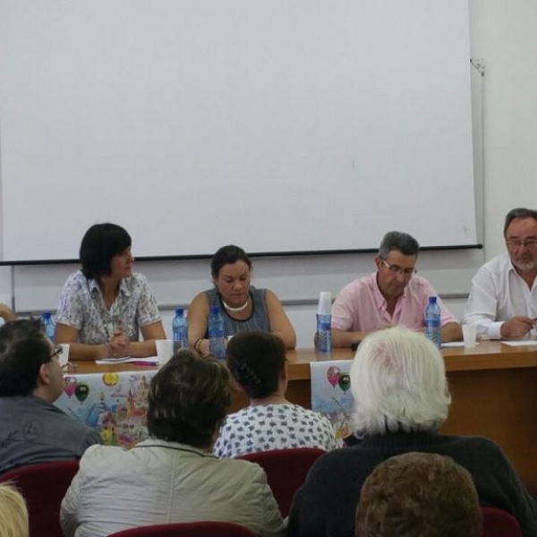 Mesa redonda en la Casa de la Iglesia