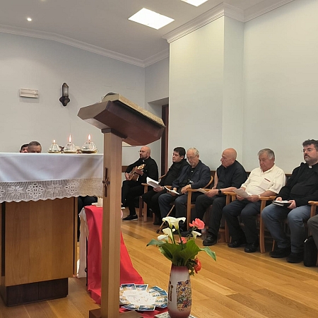La priora de las carmelitas de Toro ofrece una meditación al clero diocesano