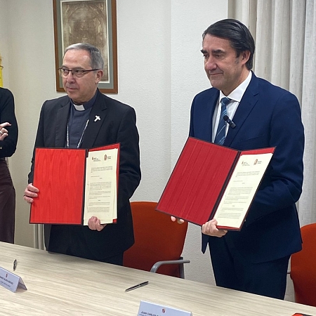 El Obispado y la Junta firman un convenio para viviendas sociales