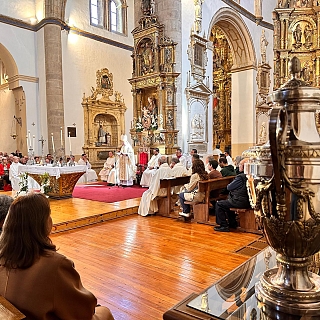 La iglesia de San Andrés reúne al presbiterio zamorano en torno a la Misa Crismal