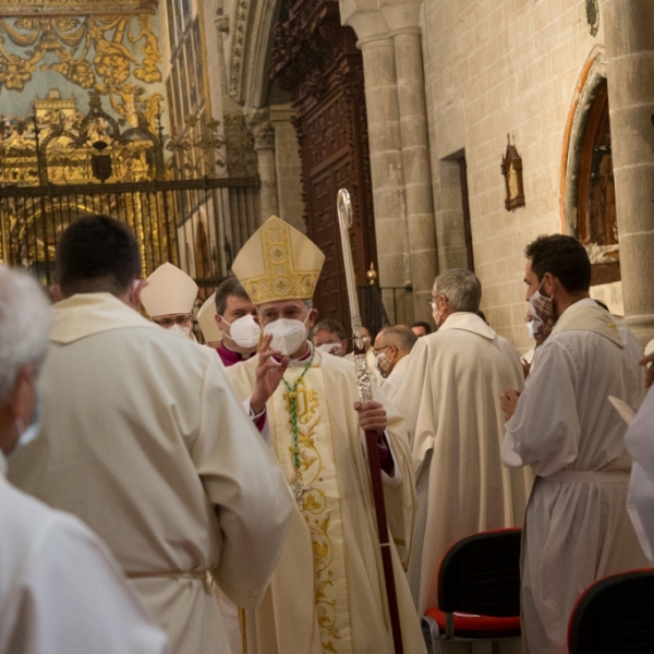 Ordenación y toma de posesión de don Fernando