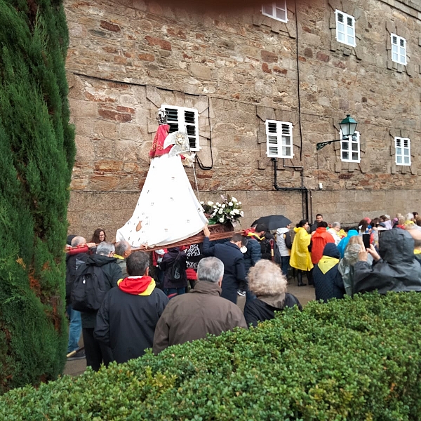 Medio millar de zamoranos en Santiago acompañando a la Virgen de la Concha