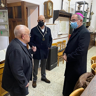 El obispo preside el primer día del triduo del Cristo de la Salud en Benavente