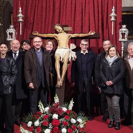 Acto del poeta ante la Cruz