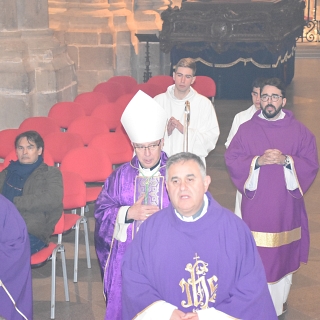 Zamora se despide de Uriarte con la celebración de la misa en la catedral