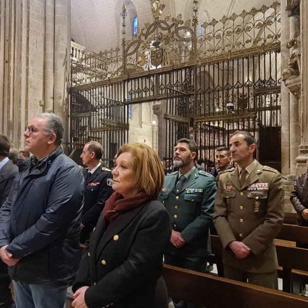 La catedral se llena para despedir a Benedicto XVI