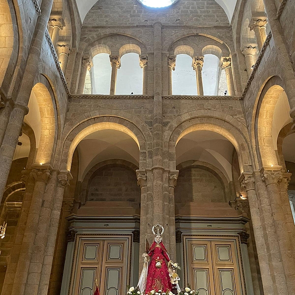 Medio millar de zamoranos en Santiago acompañando a la Virgen de la Concha