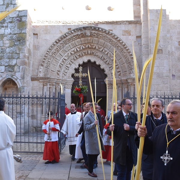 El obispo, Fernando Valera llama a Zamora a entrar en la Semana Santa con esperanza y caridad