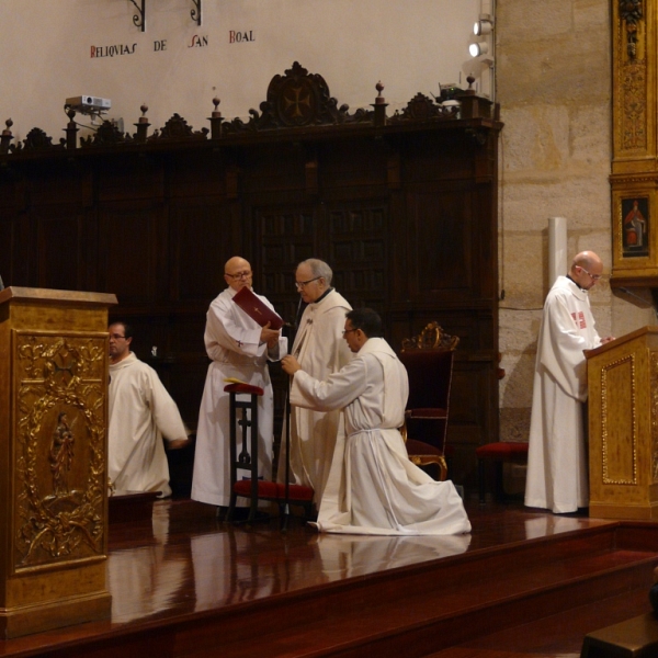 El obispo preside la vigilia de la Inmaculada en la iglesia de San Torcuato