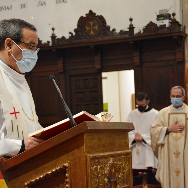 El obispo preside la eucaristía de la Virgen del Pilar, patrona de la Guardia Civil