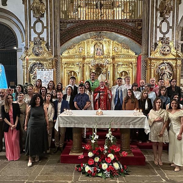 Treinta y tres adultos reciben el don del Espíritu en Pentecostés